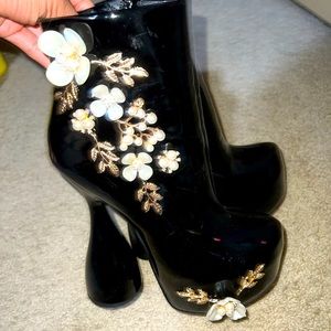 Black flower heel